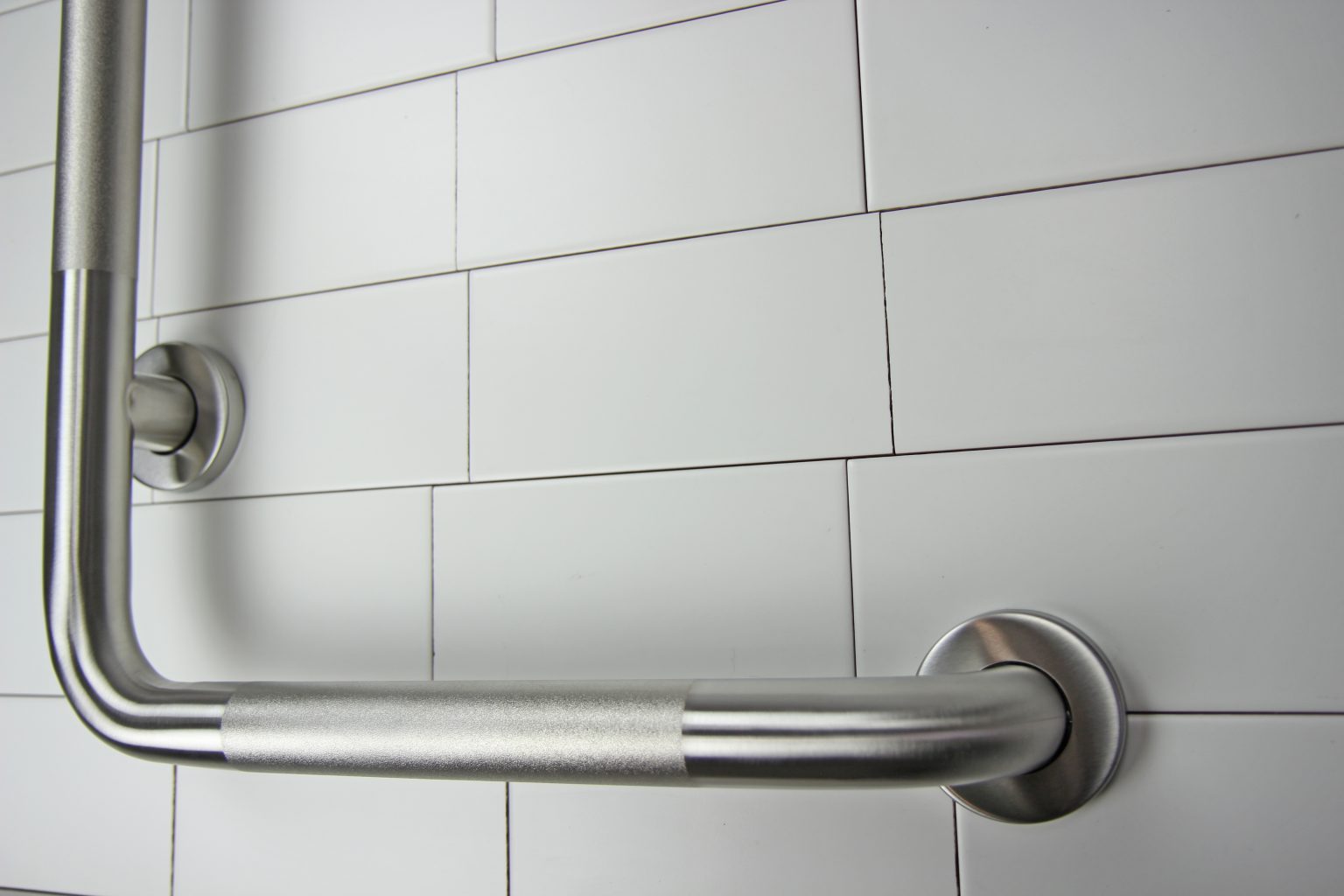 Stainless Steel 1 ¼” Diameter Grab Bars 30”x30” – Frost